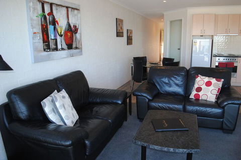 Crown Apartments - Redcliffe Tourism 4