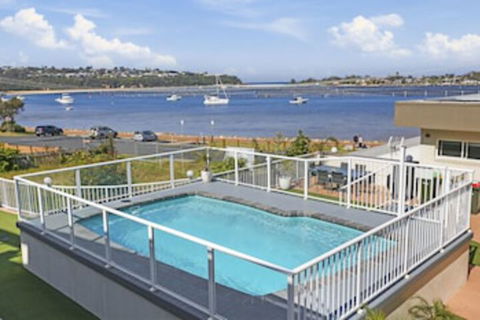 Crown Apartments - Redcliffe Tourism 0