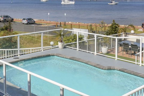 Crown Apartments - Redcliffe Tourism 2