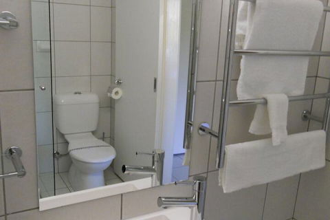 Cottonwood Motor Inn - Redcliffe Tourism 3