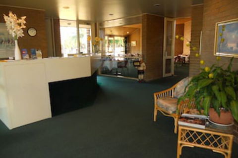 Cottonwood Motor Inn - Redcliffe Tourism 0