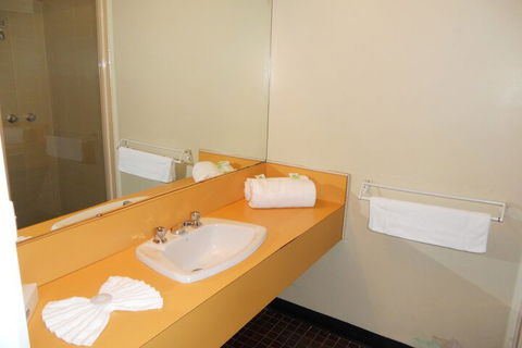 Cottonwood Motor Inn - Redcliffe Tourism 2