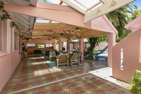 Dolphins Beach House - Redcliffe Tourism 2