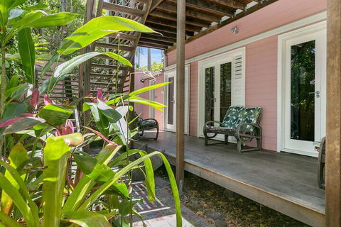 Dolphins Beach House - Redcliffe Tourism 7
