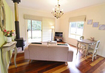 Apple Tree Cottage & Studio - Redcliffe Tourism 6
