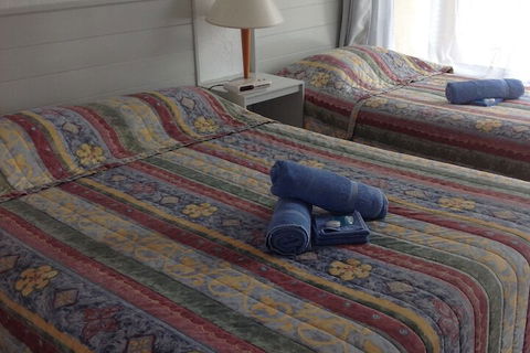 Farnboro Motel - Redcliffe Tourism 3