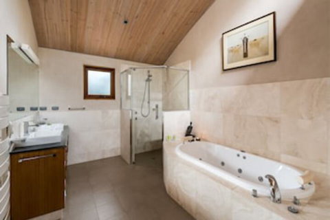 Aiyana Retreat - Redcliffe Tourism 0