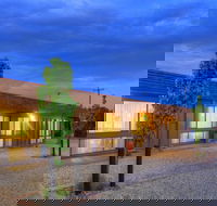 Motel Meneres - Redcliffe Tourism