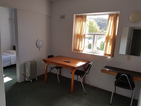 The Menai Hotel Motel - Redcliffe Tourism 3