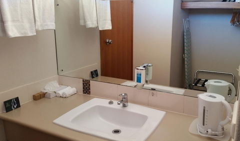 Coonawarra Motor Lodge - Redcliffe Tourism 5