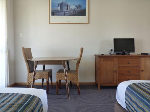 Coonawarra Motor Lodge - Redcliffe Tourism 2