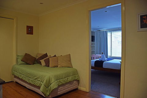 Cole House Apartments - Redcliffe Tourism 7