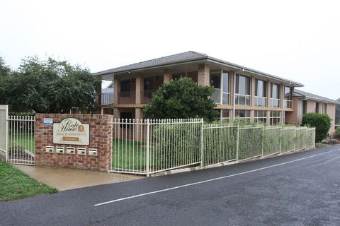 Cole House Apartments - Redcliffe Tourism 1
