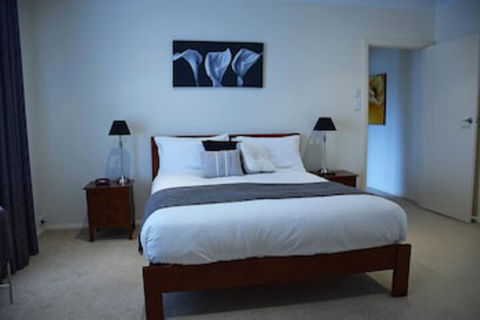 Cole House Apartments - Redcliffe Tourism 0