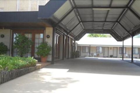 All Seasons Motor Lodge - Redcliffe Tourism 1