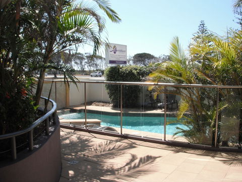 Meridian Alex Beach Apartments - Redcliffe Tourism 5