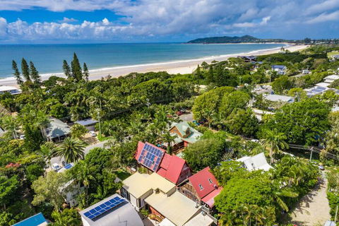 A PERFECT STAY - Longhouse - Redcliffe Tourism 1