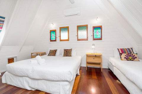 A PERFECT STAY - Longhouse - Redcliffe Tourism 2
