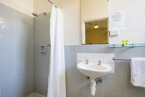 Esplanade Hotel - Redcliffe Tourism 3