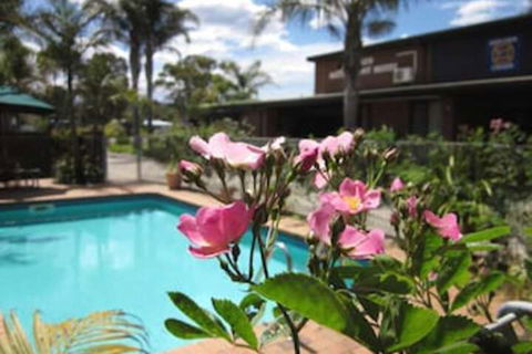Lakes Waterfront Motel & Holiday Cottages - Redcliffe Tourism 2