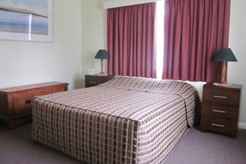 Lakes Waterfront Motel & Holiday Cottages - Redcliffe Tourism 5
