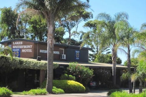 Lakes Waterfront Motel & Holiday Cottages - Redcliffe Tourism 0