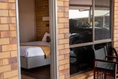 Abacus Motel - Redcliffe Tourism 3