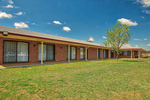 Bushmans Motor Inn - Redcliffe Tourism 0