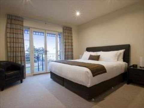 Precinct On Jardine Accommodation - Redcliffe Tourism 5