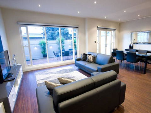 Precinct On Jardine Accommodation - Redcliffe Tourism 1