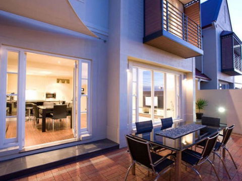 Precinct On Jardine Accommodation - Redcliffe Tourism 2