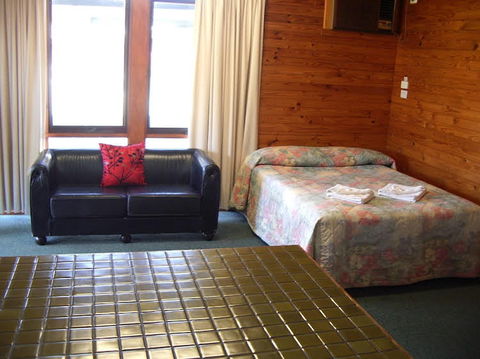 Aaroona Holiday Resort - Redcliffe Tourism 0