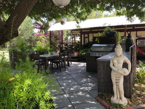 Dongara Breeze Inn - Redcliffe Tourism 1
