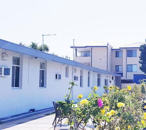 Perth City Motel - Redcliffe Tourism 0