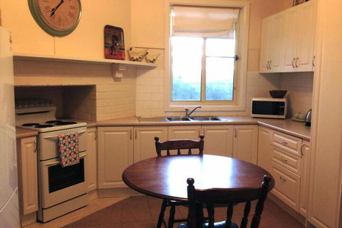 Trefolly Olive Cottage - Redcliffe Tourism 5