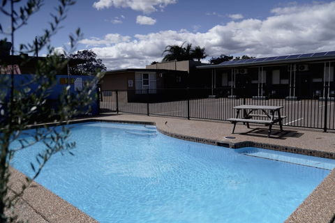 Country Motor Inn Singleton - Redcliffe Tourism 1
