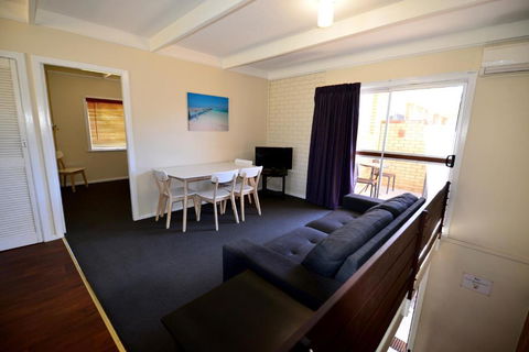 City Centre Apartments - Redcliffe Tourism 6