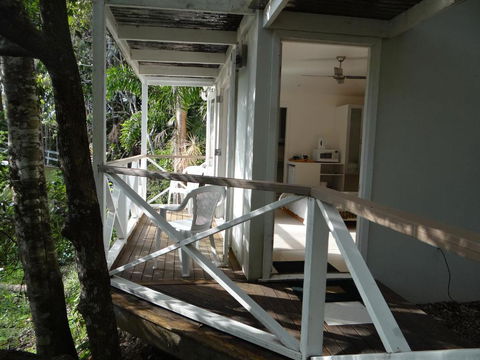 Eumundi Yacht Club B & B - Redcliffe Tourism 3