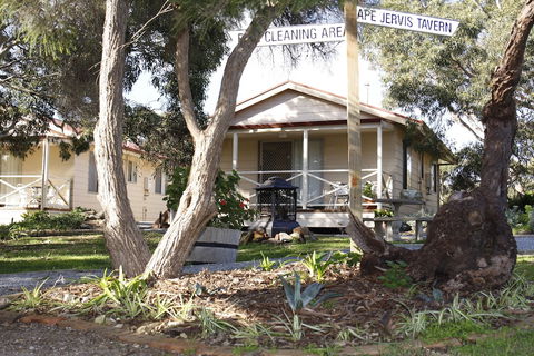 Cape Jervis Holiday Units - Redcliffe Tourism 6