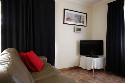 Cape Jervis Holiday Units - Redcliffe Tourism 1