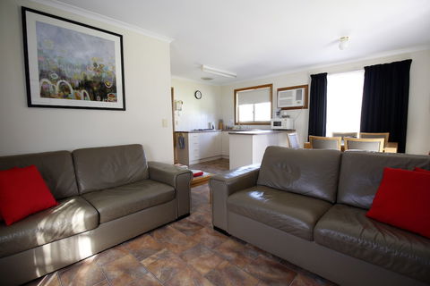 Cape Jervis Holiday Units - Redcliffe Tourism 2