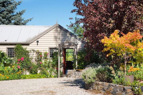 Argus Hill Cottage - Redcliffe Tourism 0