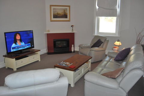 Jacaranda Cottage - Redcliffe Tourism 1