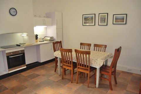 Jacaranda Cottage - Redcliffe Tourism 6