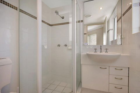 Le Beach Apartments - Redcliffe Tourism 6
