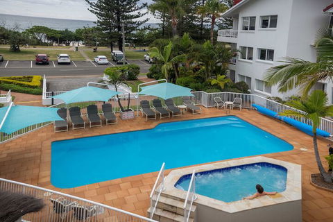 Le Beach Apartments - Redcliffe Tourism 3