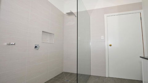 Country Lane Cottage - Redcliffe Tourism 4