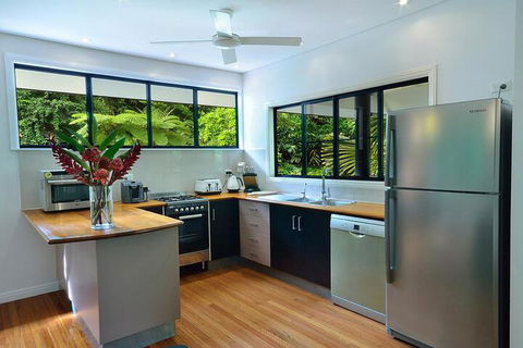 Misty Mountains Rainforest Retreat - Redcliffe Tourism 6
