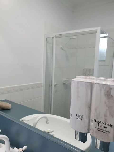 Golden Reef Motor Inn - Redcliffe Tourism 6