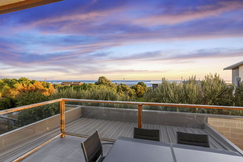 Tides Apartments - Redcliffe Tourism 3